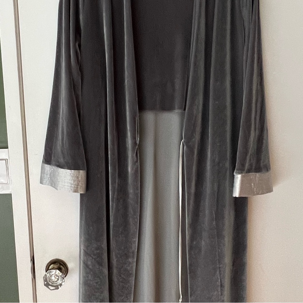 Oscar de La Renta Velvet Robe - Picture 4 of 5